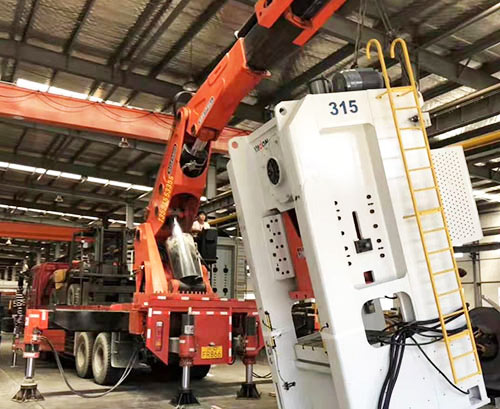 安顺附近随车吊出租，轻松解决运输难题