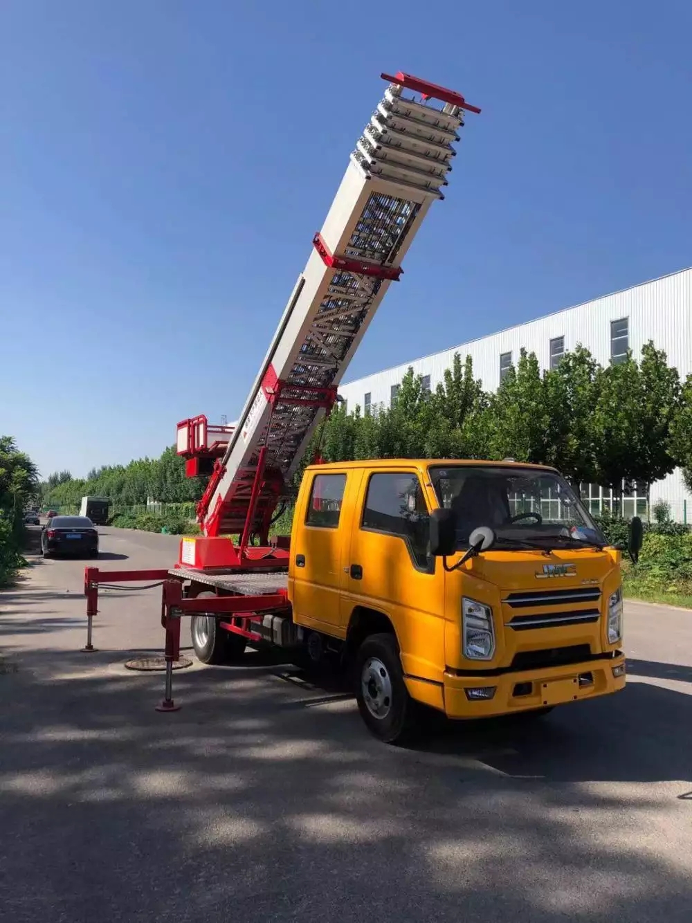 安顺附近的云梯车出租服务：轻松解决高空作业需求