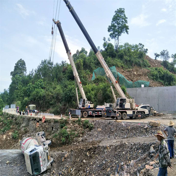 安顺汽车掉沟里叫吊车救援要多少钱